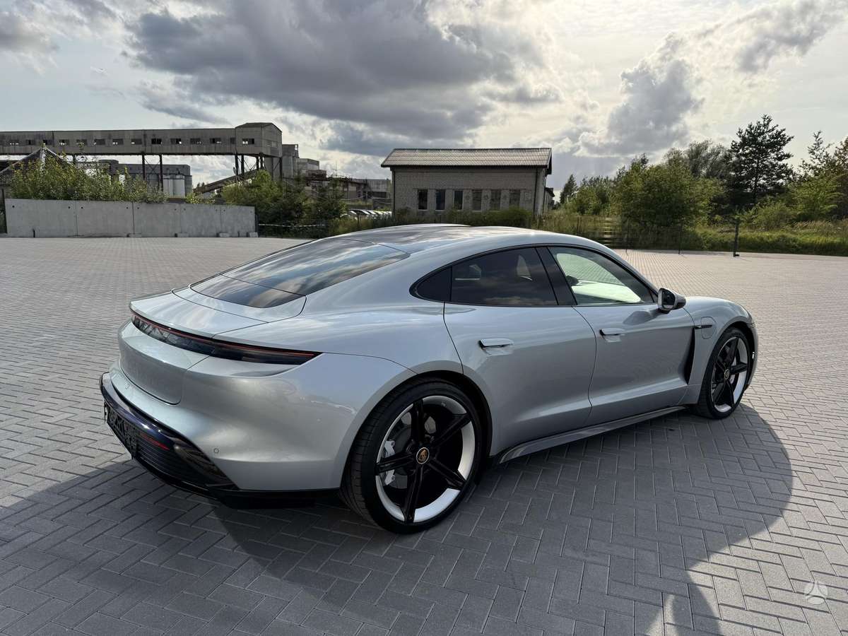 Porsche Taycan - 7