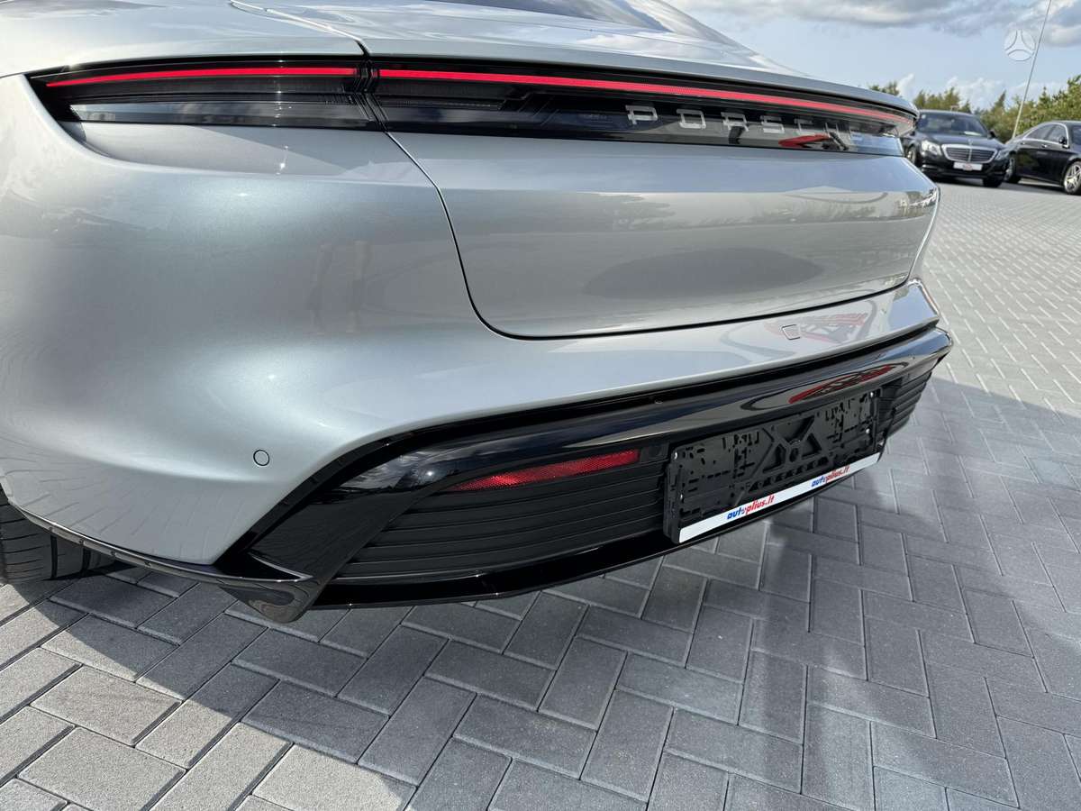 Porsche Taycan - 11