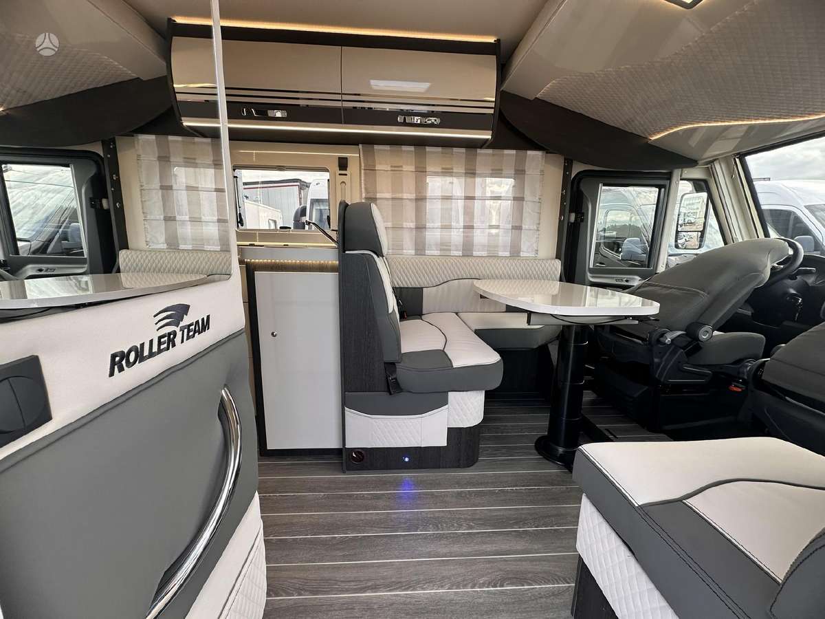 Roller Team Zefiro Plus 284, туристическиe автомобили