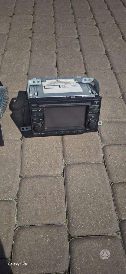 Clarion Geras, lcd displejs