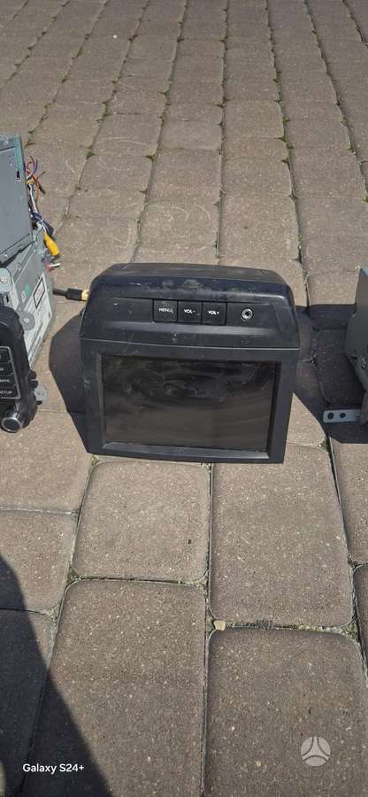 Clarion Geras, жк-дисплеи (lcd)