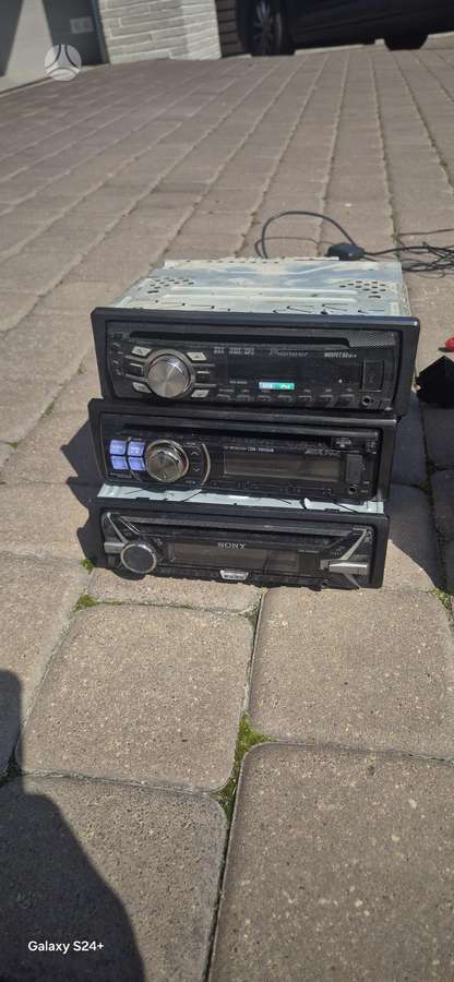 Clarion Geras, lcd displejs