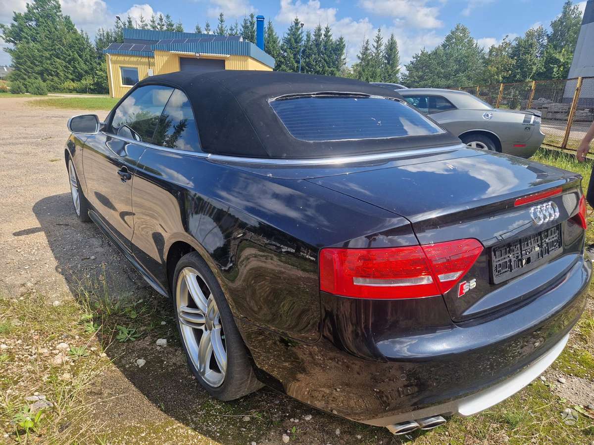 Audi A5 for parts. Dalimis
