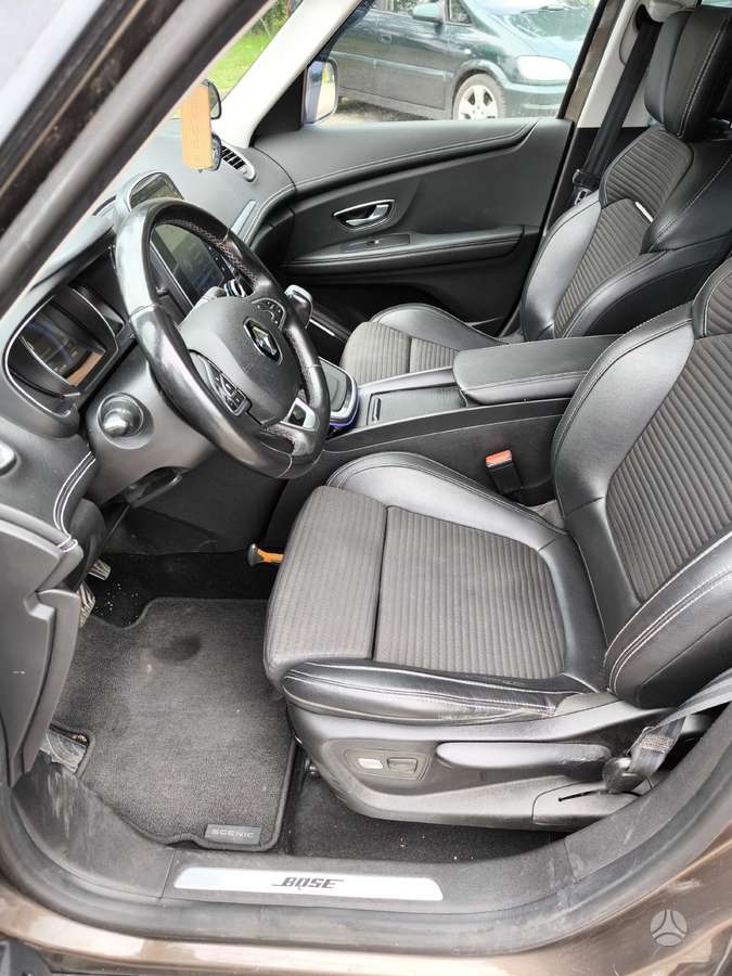 Renault Grand Scenic - 11