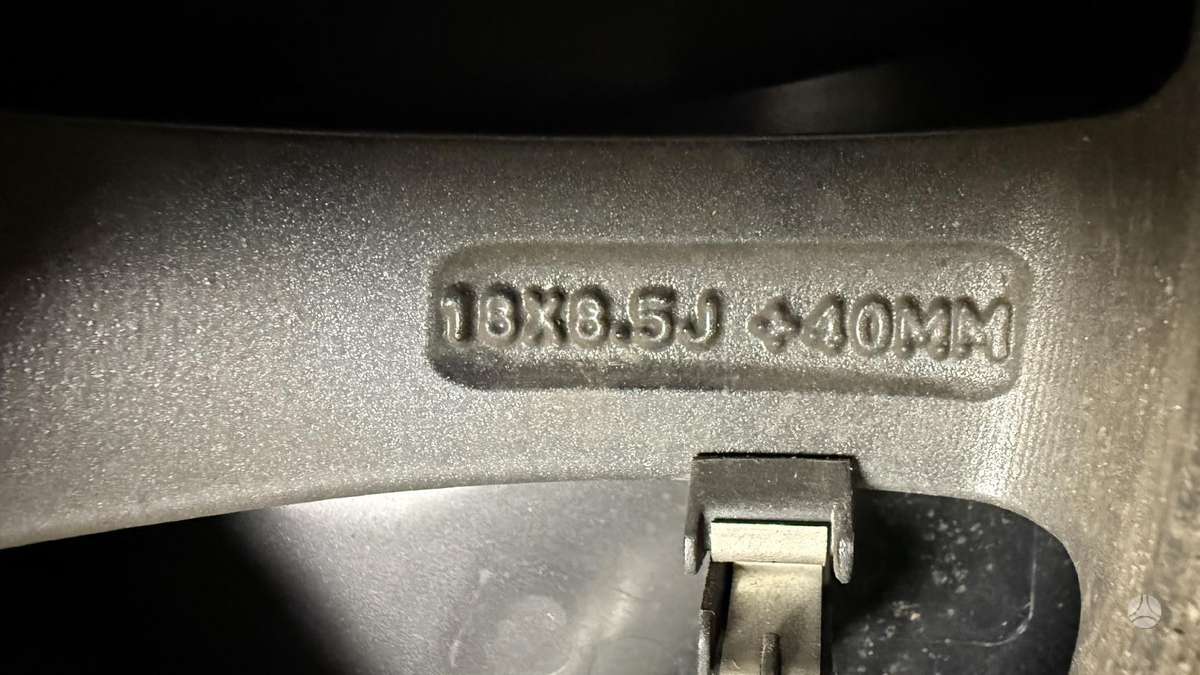 TESLA Model 3, lengvojo lydinio, R18