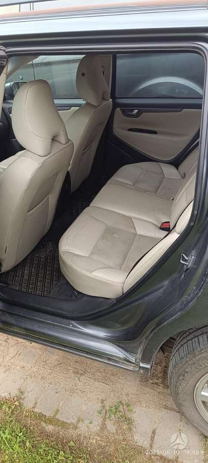 Volvo V70, Универсал