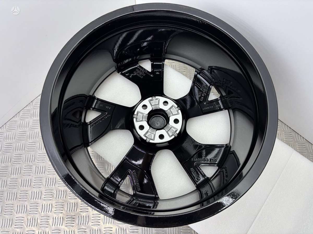 Audi Q3, lengvojo lydinio, R20