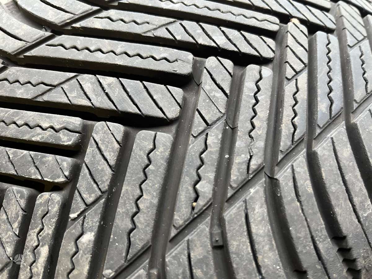 Hankook Kinergy 4S2, всесезонные 245/40 R18