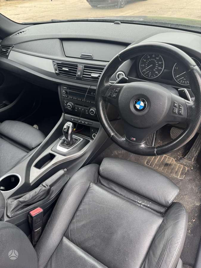BMW X1 dalimis