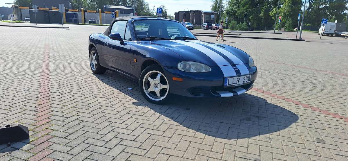 Mazda MX-5, 1.6 l., convertible