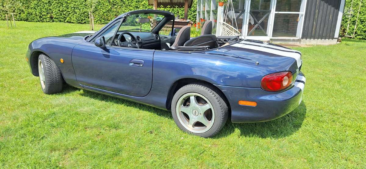 Mazda MX-5, 1.6 l., convertible