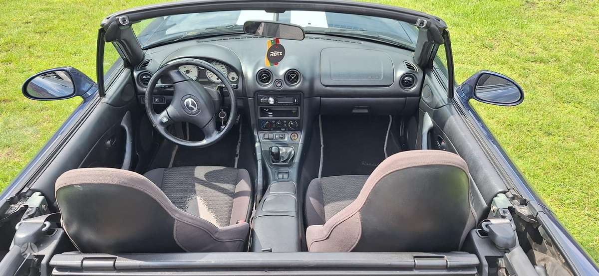 Mazda MX-5, 1.6 l., convertible