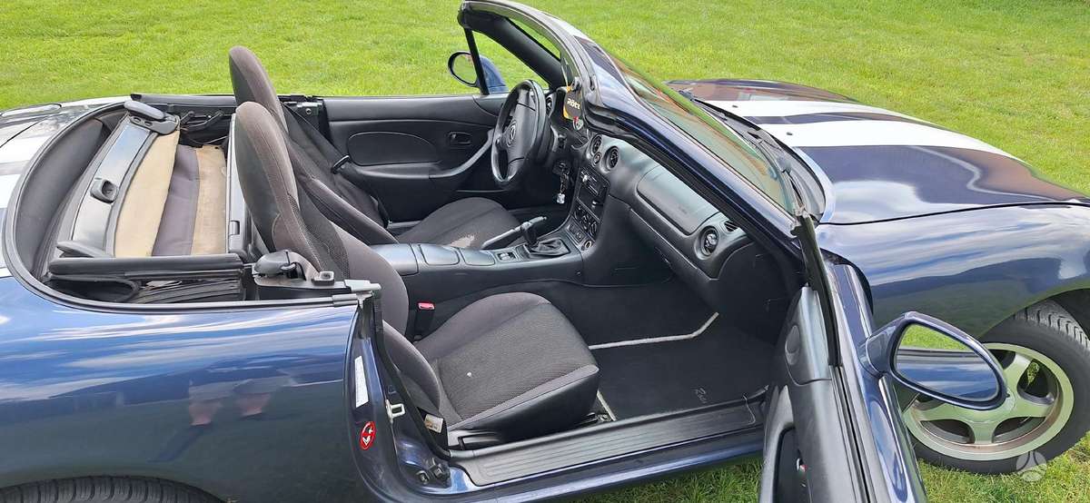 Mazda MX-5, 1.6 l., convertible