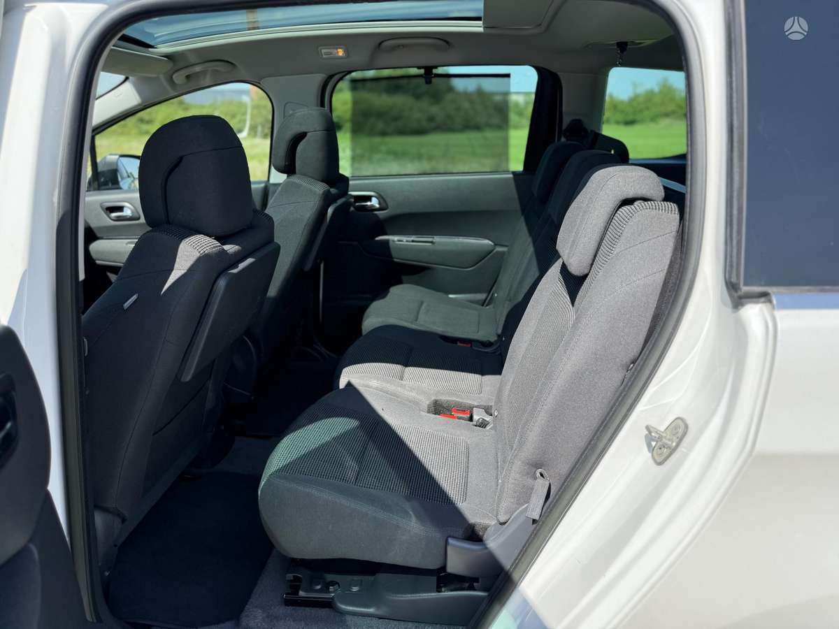 Peugeot 5008 - 8