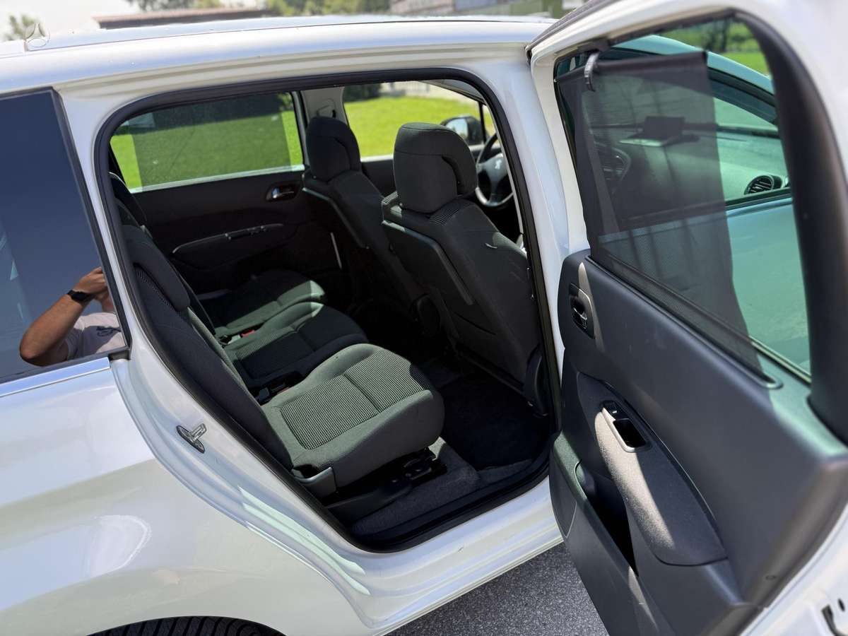 Peugeot 5008 - 11