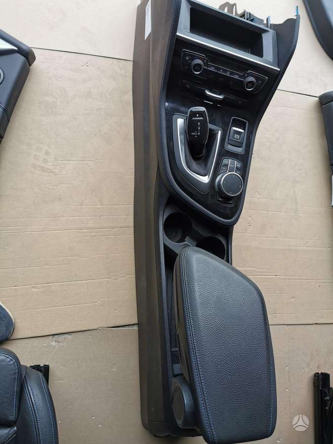 BMW 218 Gran Tourer детали салона