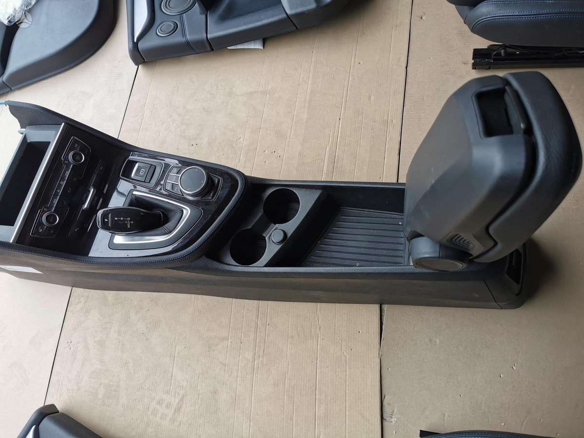 BMW 218 Gran Tourer interior parts