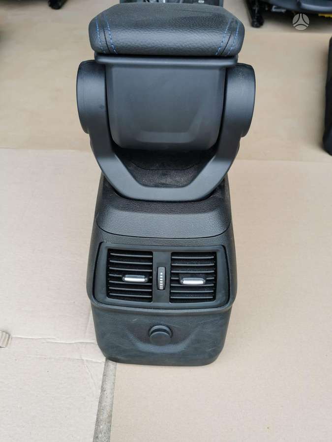 BMW 218 Gran Tourer interior parts