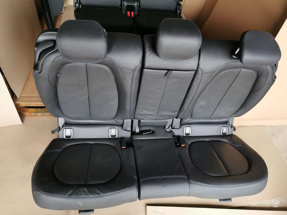 BMW 218 Gran Tourer interior parts