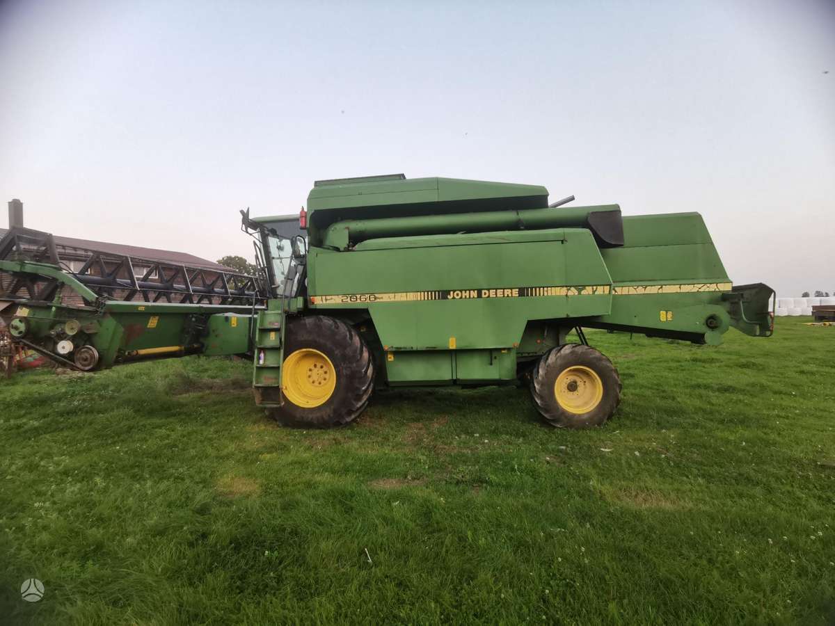 John Deere 2066, combine harvesters