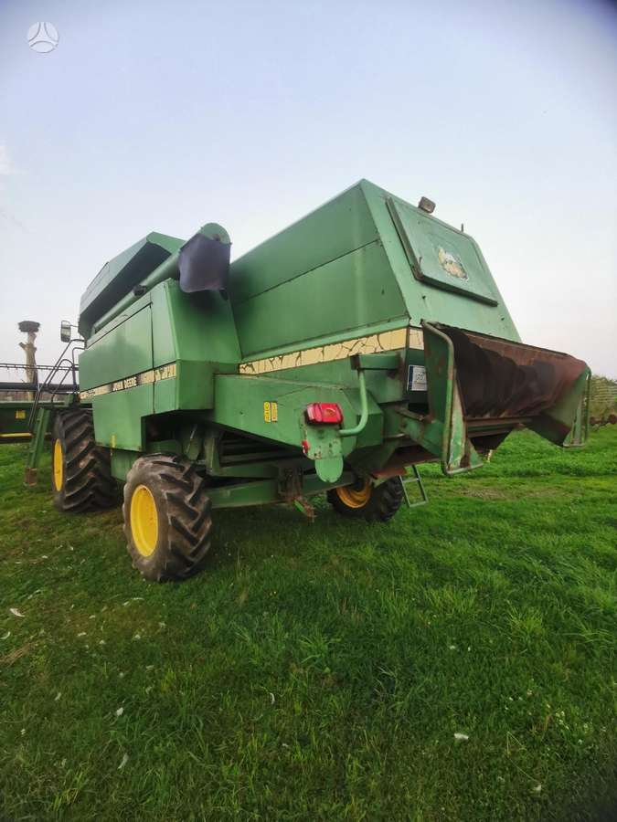 John Deere 2066, combine harvesters