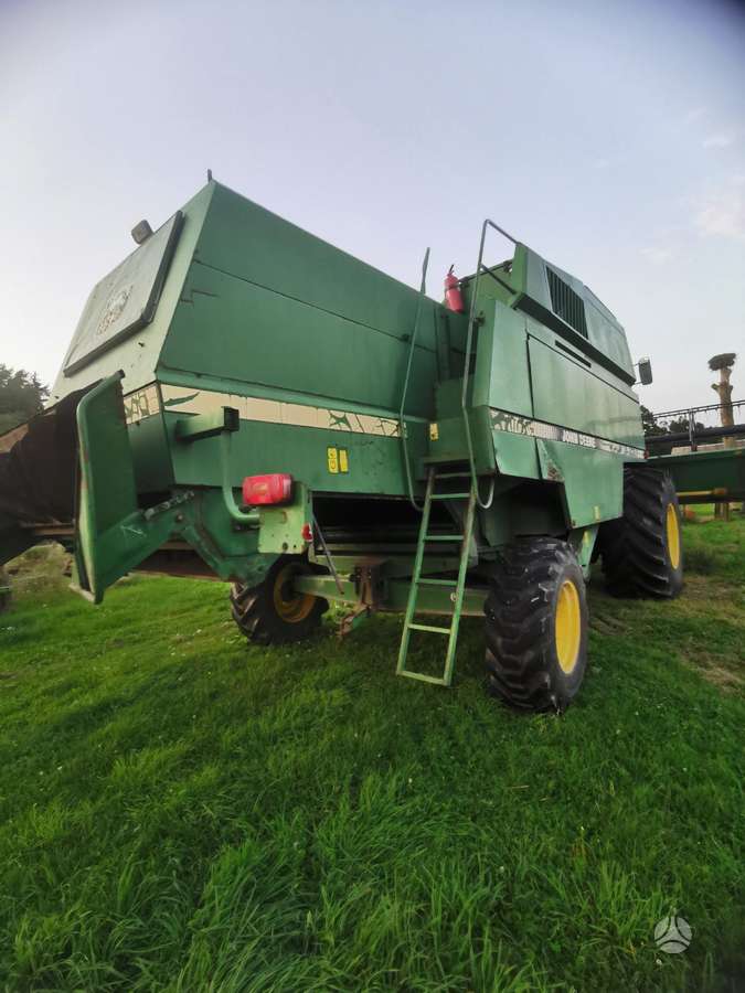 John Deere 2066, combine harvesters