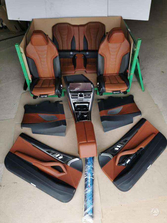 BMW 8 serija salono detalės