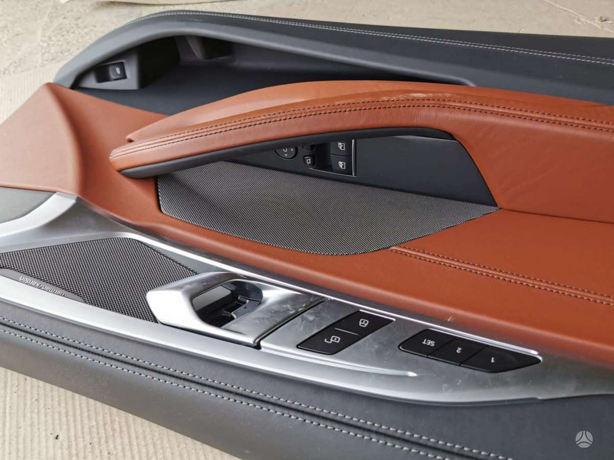 BMW 8 serija salono detalės