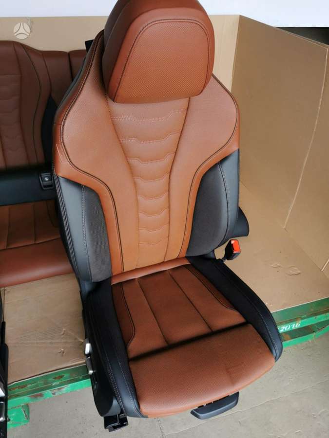 BMW 8 serija salono detalės