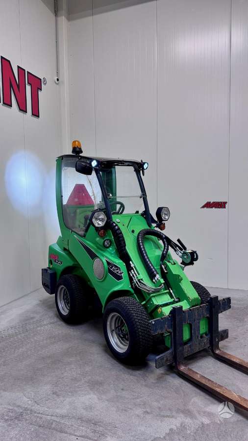 Avant 423, self-propelled loaders
