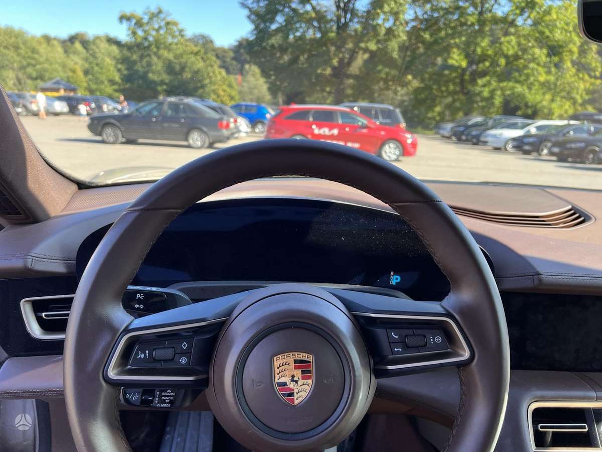 Porsche Taycan, 93 kWh, hatchback