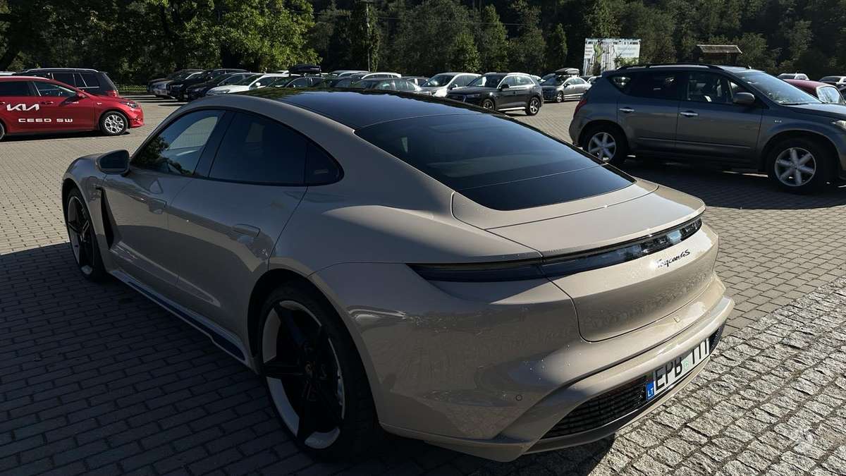 Porsche Taycan - 3