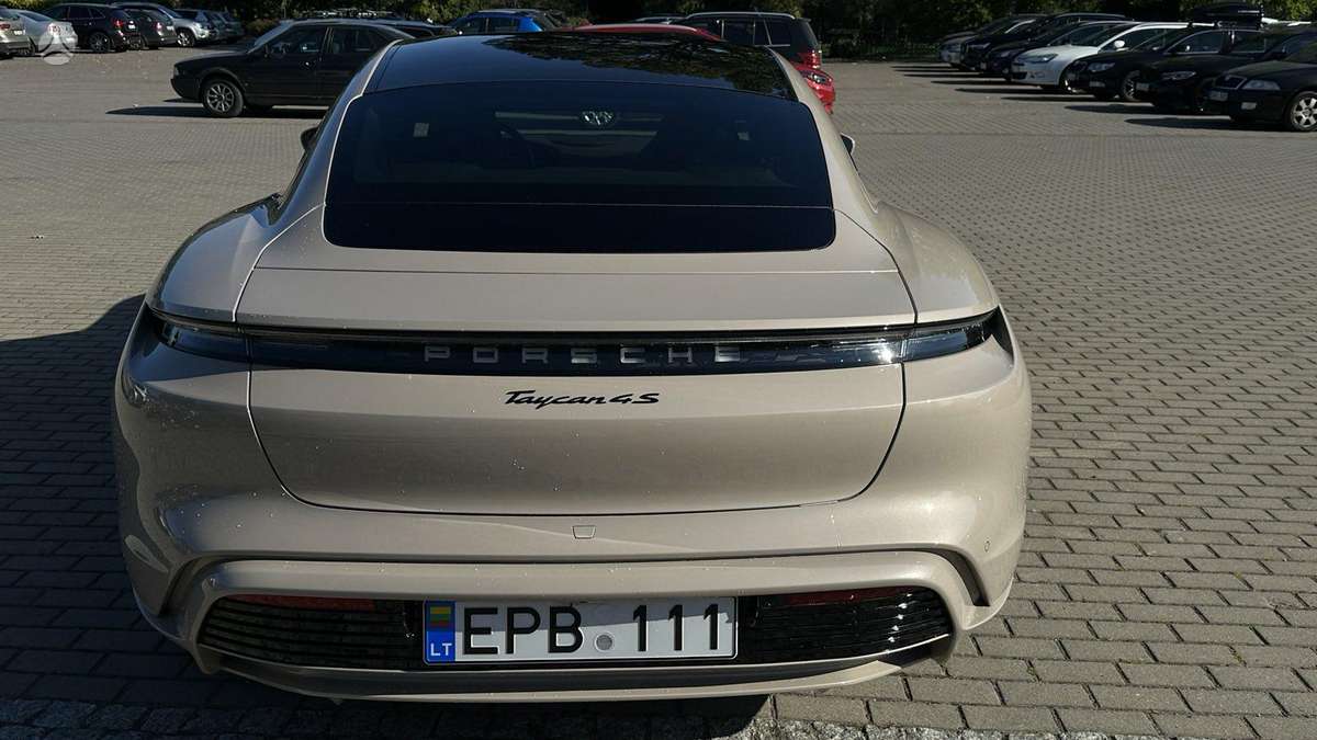 Porsche Taycan - 4