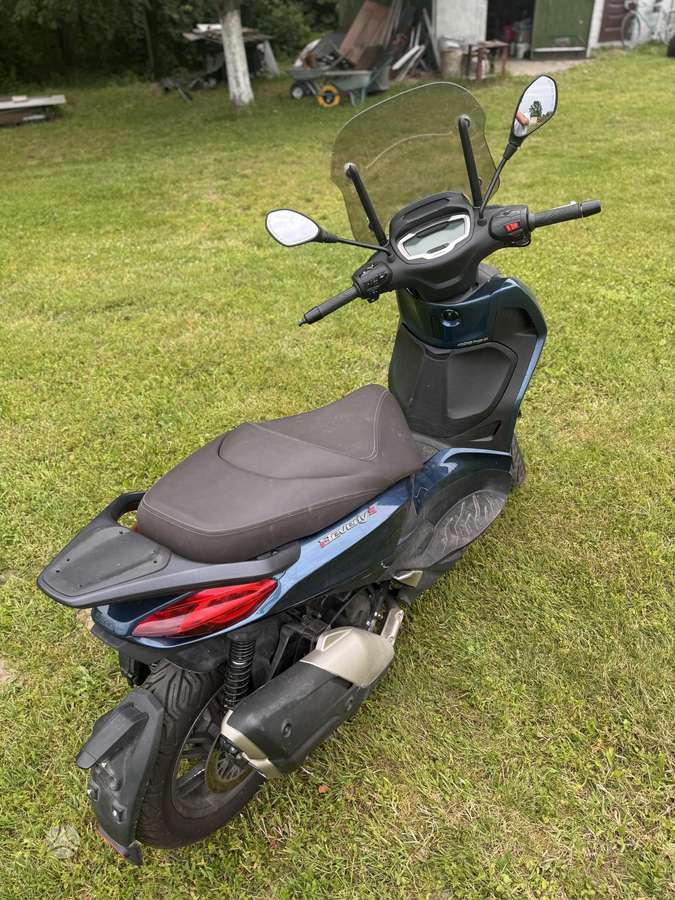 Piaggio Beverly 400cc, мотороллеры / мопеды