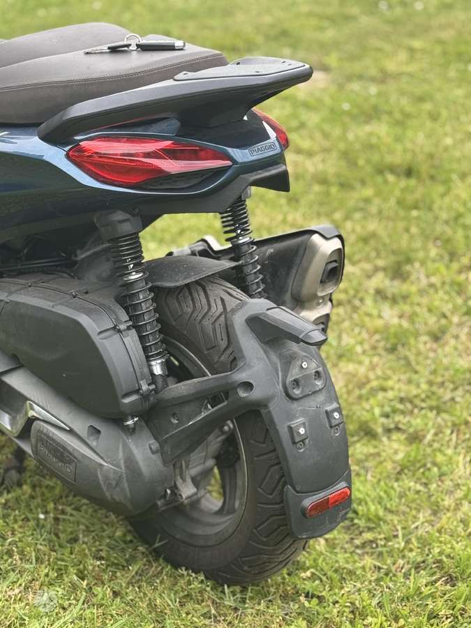 Piaggio Beverly 400cc, мотороллеры / мопеды