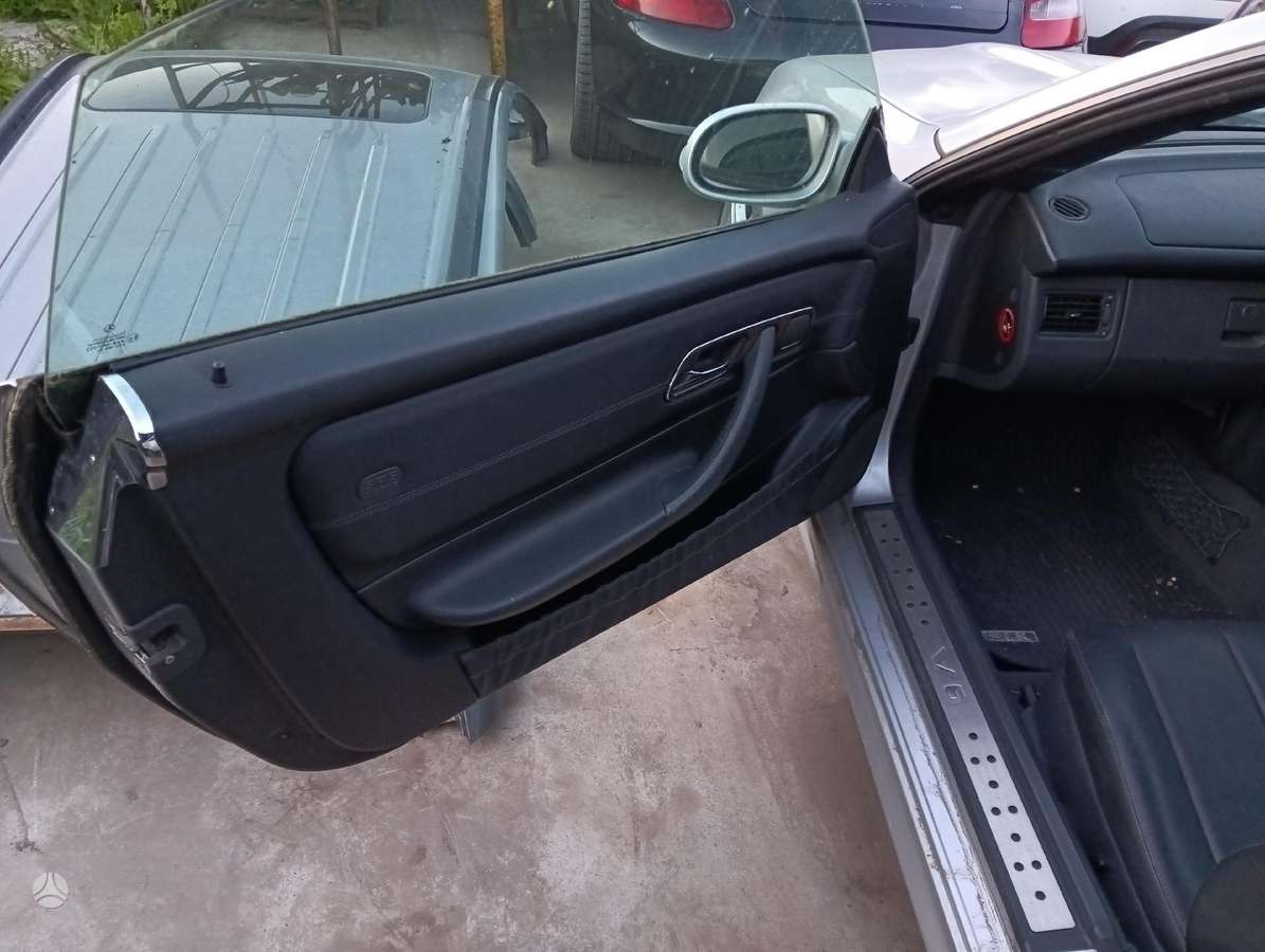 Mercedes-Benz SLK300 dalimis