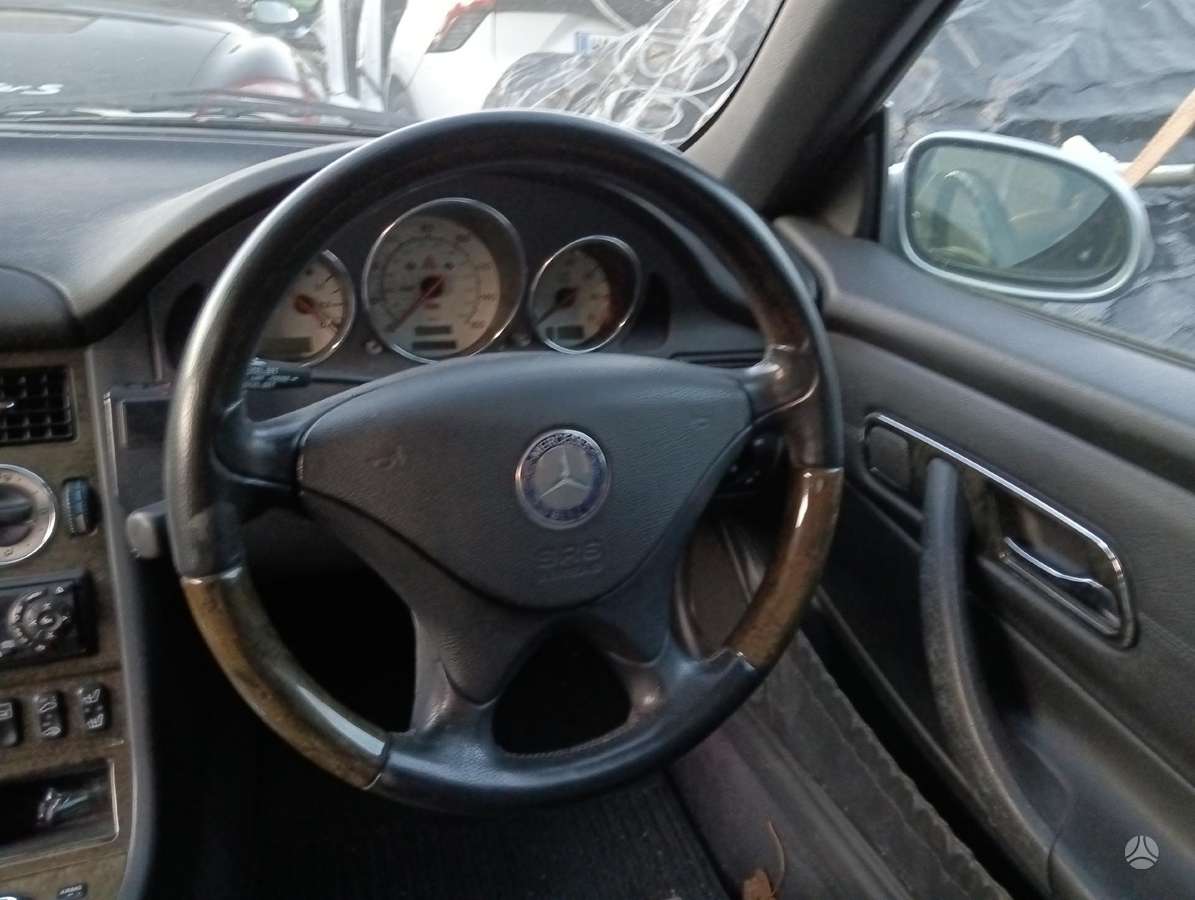 Mercedes-Benz SLK300 dalimis