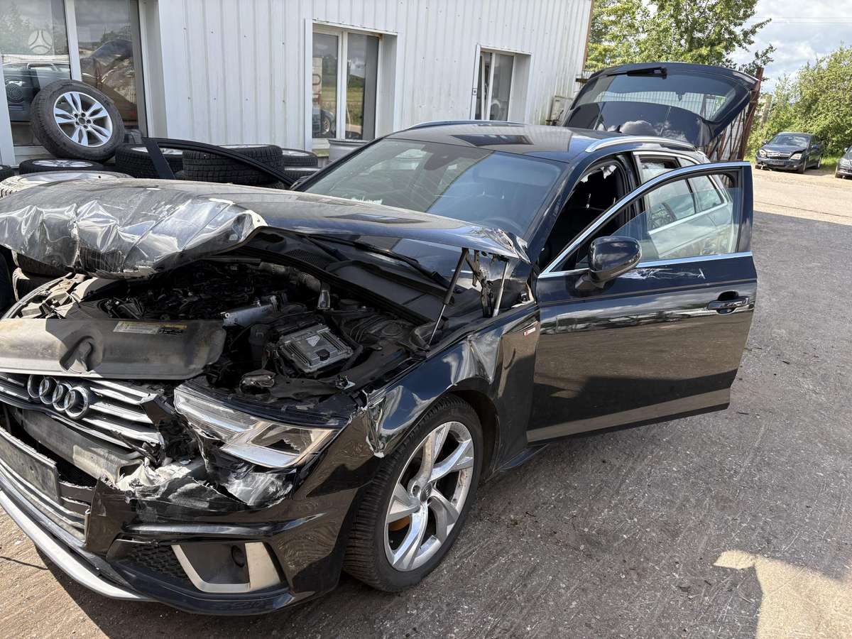 Audi A4 37068366700