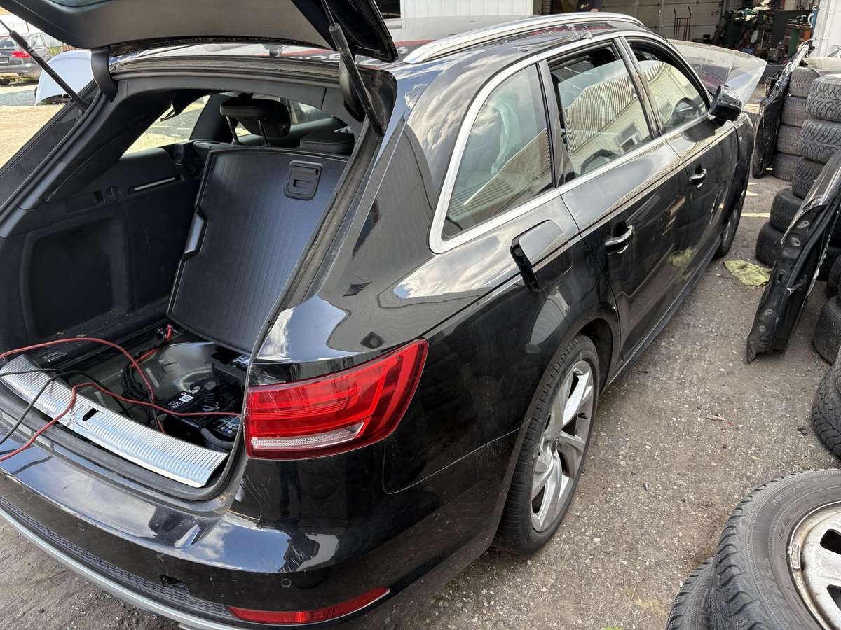 Audi A4 37068366700