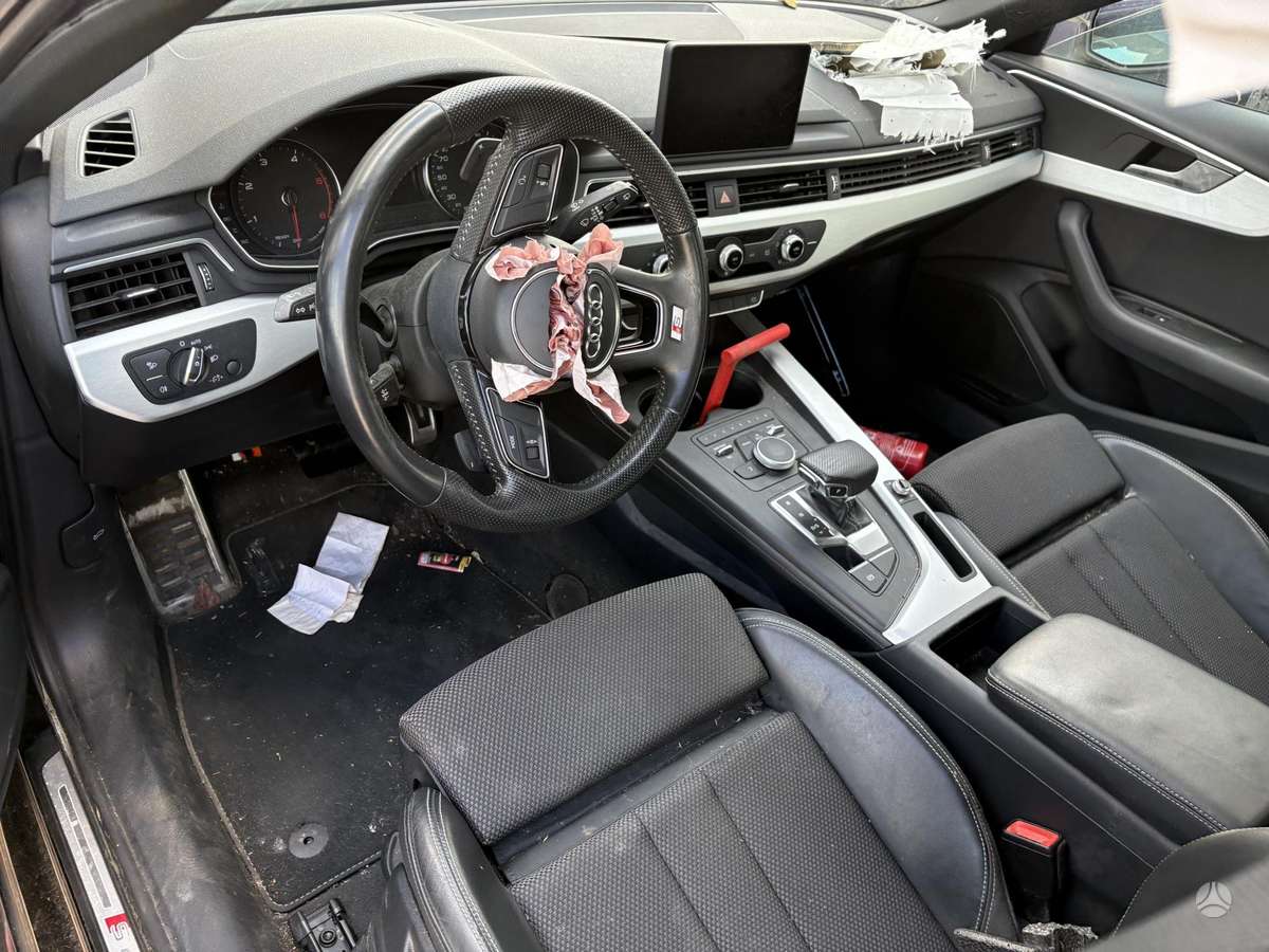 Audi A4 37068366700