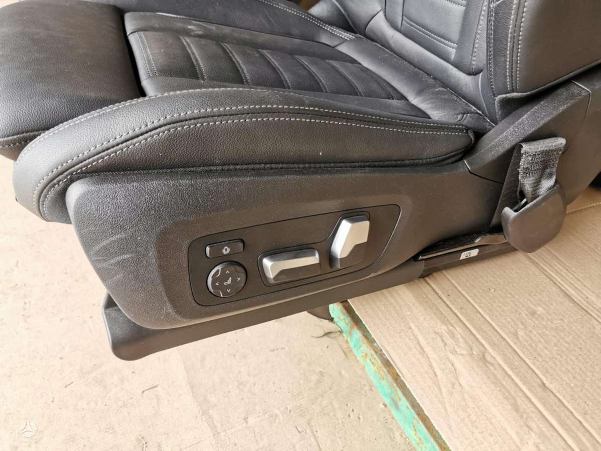 BMW 3 serija salono detalės