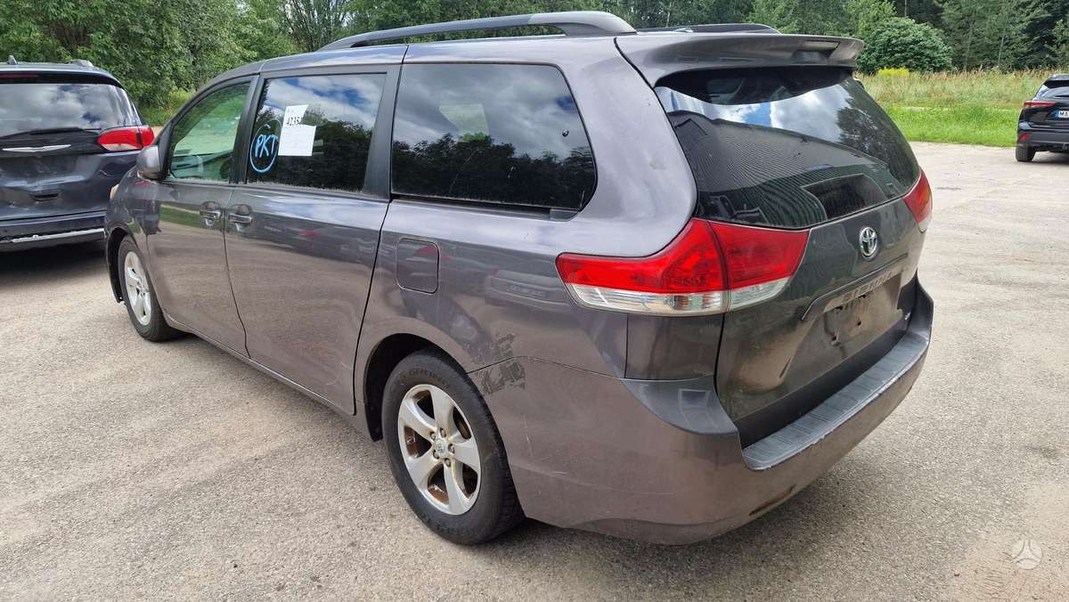 Toyota Sienna Dalimis