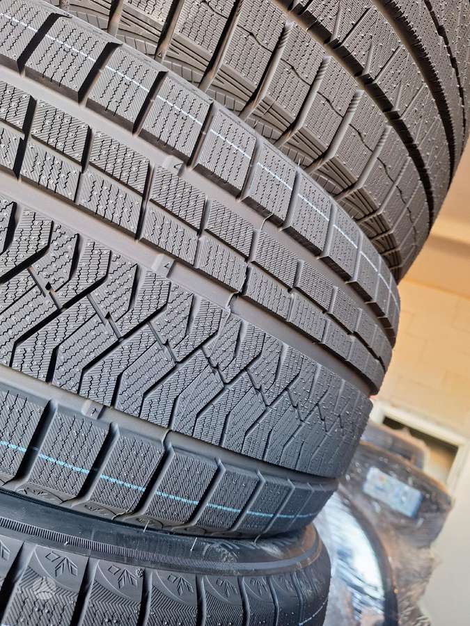 Triangle, winter 245/40 R20