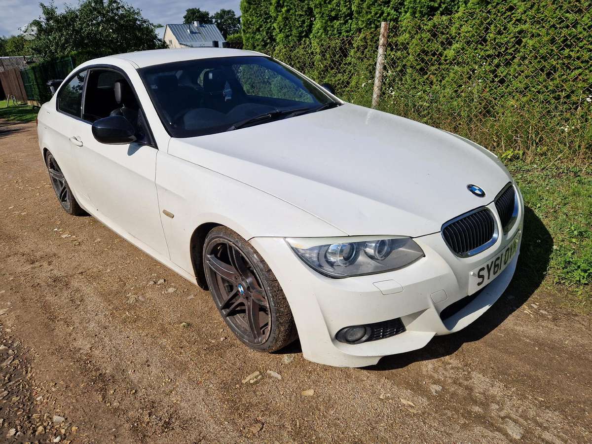 BMW 320 Dalimis