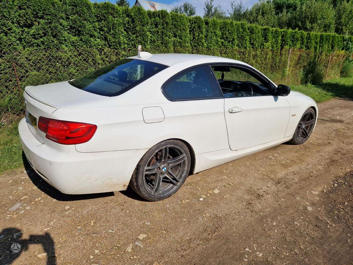 BMW 320 Dalimis