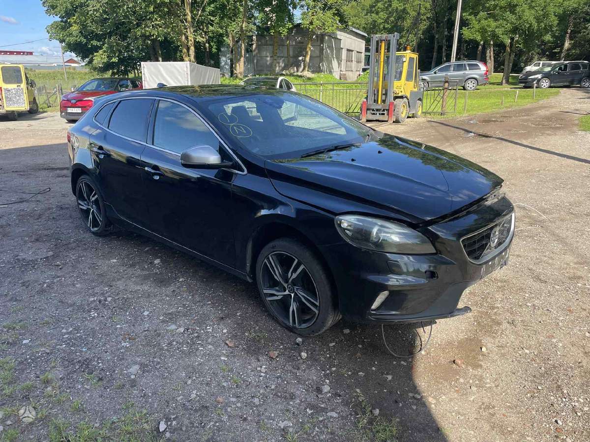 Volvo V40 по частям