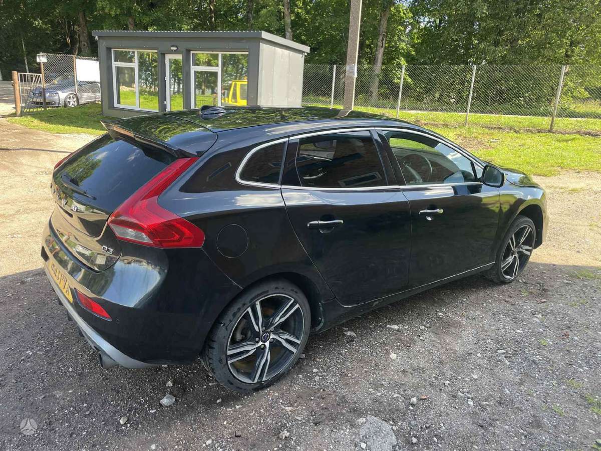 Volvo V40 по частям