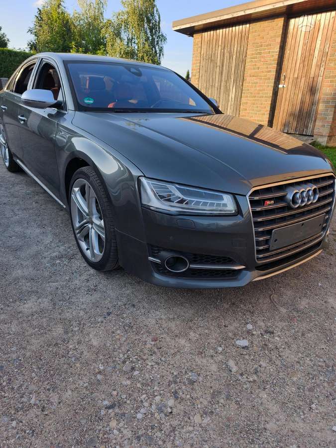 Audi S8
