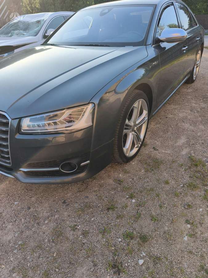 Audi S8