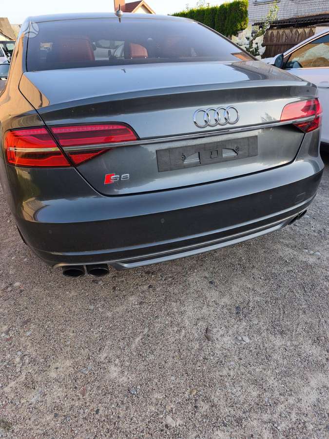 Audi S8